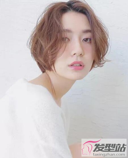 圓臉女生日系短發(fā)