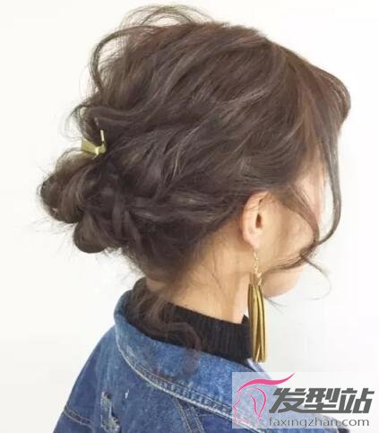 慵懶風(fēng)盤發(fā)發(fā)型