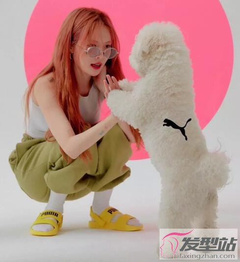 女生甜橙色染發(fā)發(fā)型