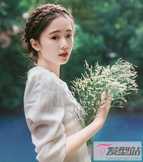 少女盤(pán)發(fā)發(fā)型