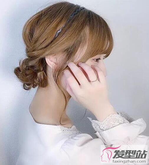 少女盤(pán)發(fā)發(fā)型