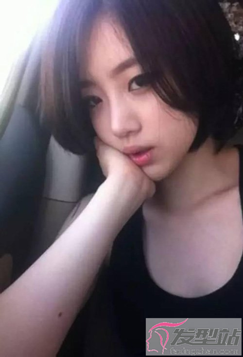 瘦臉女生剪波波頭短發(fā)修顏顯美 依靠發(fā)型以及發(fā)色讓你靚起來(lái)