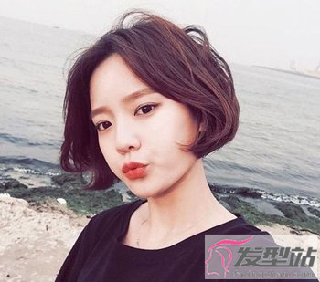 梨花頭自己怎么吹 女生中分短發(fā)梨花頭發(fā)型