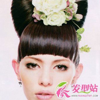 GAGA式的蝴蝶結(jié)盤發(fā)