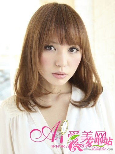早春發(fā)型新鮮看 靈動(dòng)氣息及肩中長(zhǎng)發(fā)