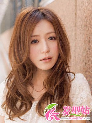 夏日街拍最熱8款女人味發(fā)型 中分的劉海
