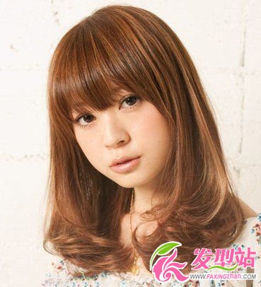 走內(nèi)斂淑女路線 DIY盤發(fā)一見難忘
