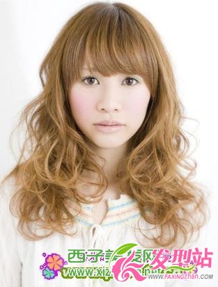 適合方臉女生卷發(fā)發(fā)型,看看方臉扎什么發(fā)型好