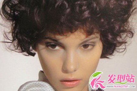 深色小卷發(fā)
