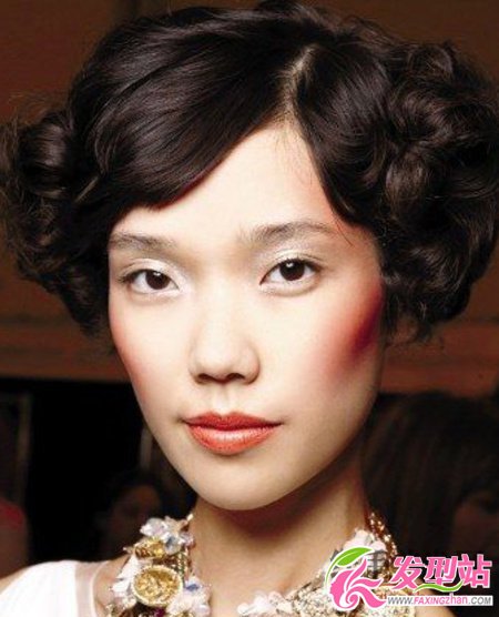 懷舊風(fēng)從頭復(fù)始 復(fù)古發(fā)型風(fēng)潮來(lái)襲 懷舊風(fēng)從頭復(fù)始 復(fù)古發(fā)型風(fēng)潮來(lái)襲