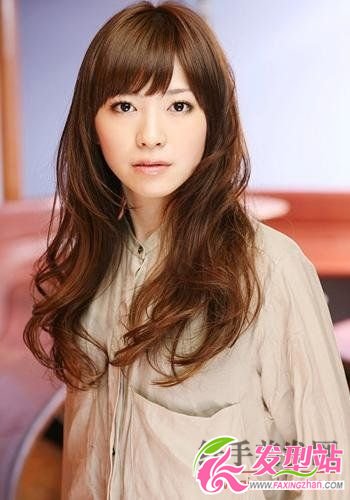 2010最前衛(wèi)的4款卷發(fā)時尚發(fā)型 2010最前衛(wèi)的4款卷發(fā)時尚發(fā)型
