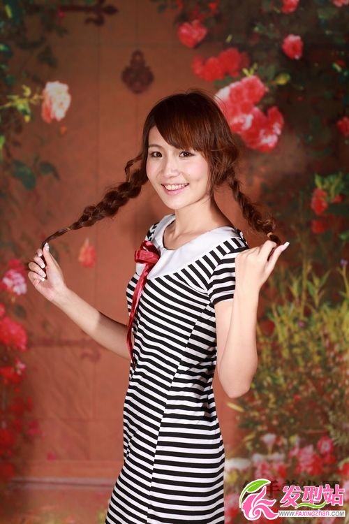 酒窩女生前放雜亂麻花辮發(fā)型 酒窩女生前放雜亂麻花辮發(fā)型
