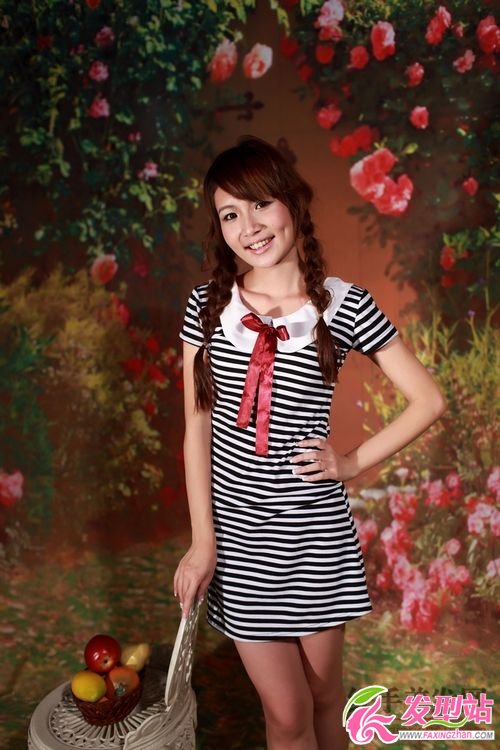 酒窩女生前放雜亂麻花辮發(fā)型 酒窩女生前放雜亂麻花辮發(fā)型