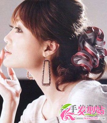 甜美發(fā)飾提升你的女人味兒 甜美發(fā)飾提升你的女人味兒