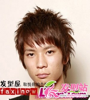 男生燙發(fā)圖片最新發(fā)型設(shè)計(jì)欣賞
文章來(lái)源:www.daban5.com(打扮網(wǎng))