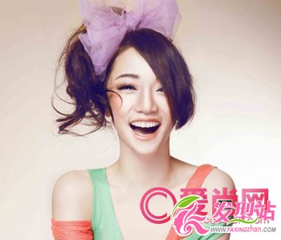 2012中卷發(fā)怎么扎好看 發(fā)飾帶你玩轉(zhuǎn)時(shí)尚派對(duì)