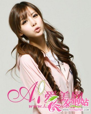 長卷發(fā)怎么扎 首選韓式淑女扎發(fā)