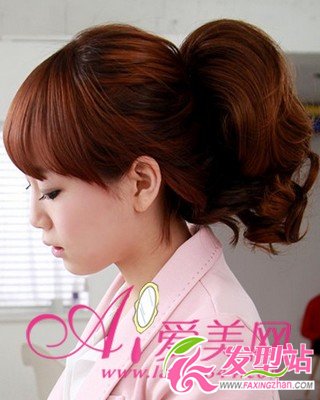 長卷發(fā)怎么扎 首選韓式淑女扎發(fā)