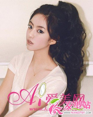 長卷發(fā)怎么扎 首選韓式淑女扎發(fā)