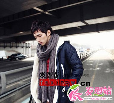 男生圍脖發(fā)型圖片 輕易知曉男生圍脖的圍法