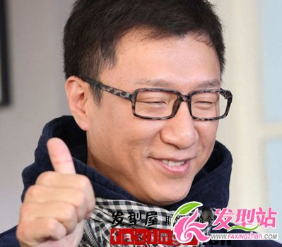 男生圍脖發(fā)型圖片 輕易知曉男生圍脖的圍法