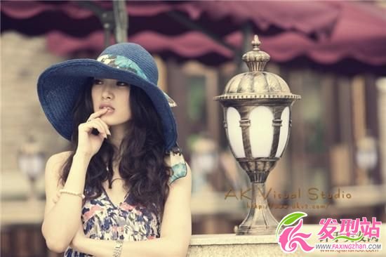 盤發(fā)的典雅與長(zhǎng)卷發(fā)的嫵媚 盤發(fā)的典雅與長(zhǎng)卷發(fā)的嫵媚