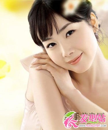 夏日OL發(fā)型及裝扮完全手冊(cè) 讓你的氣質(zhì)更出眾 夏日OL發(fā)型及裝扮完全手冊(cè) 讓你的氣質(zhì)更出眾