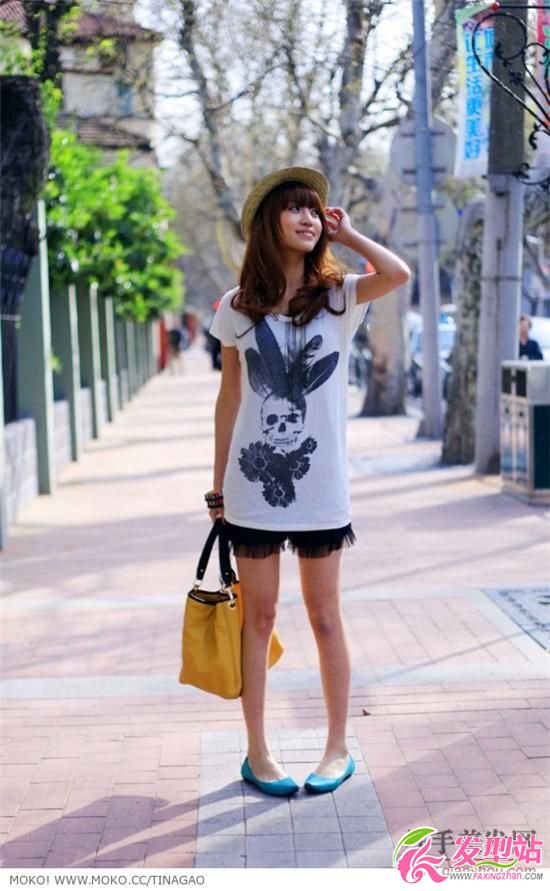 歐洲風(fēng)情花樣服飾與發(fā)型搭配 歐洲風(fēng)情花樣服飾與發(fā)型搭配