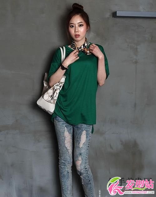 型女們的最愛 盤發(fā)發(fā)型配白牛仔褲 型女們的最愛 盤發(fā)發(fā)型配白牛仔褲