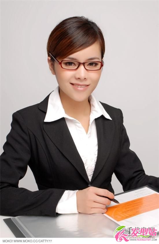 女性辦公套裝與正裝發(fā)型欣賞 女性辦公套裝與正裝發(fā)型欣賞