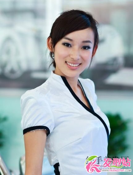 上海車展漂亮MM盤發(fā)發(fā)型登場 上海車展漂亮MM盤發(fā)發(fā)型登場