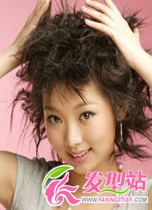 簡(jiǎn)單抓發(fā) 凌亂發(fā)型更時(shí)尚 簡(jiǎn)單抓發(fā) 凌亂發(fā)型更時(shí)尚