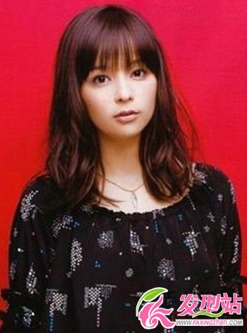 日韓直發(fā)欣賞 簡約時尚永不過時 日韓直發(fā)欣賞 簡約時尚永不過時