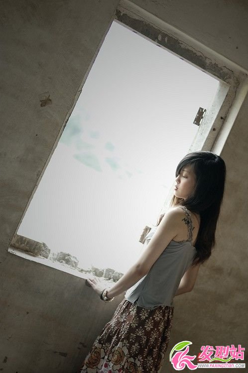 長發(fā)美女的感慨 人生寂寞如雪 長發(fā)美女的感慨 人生寂寞如雪