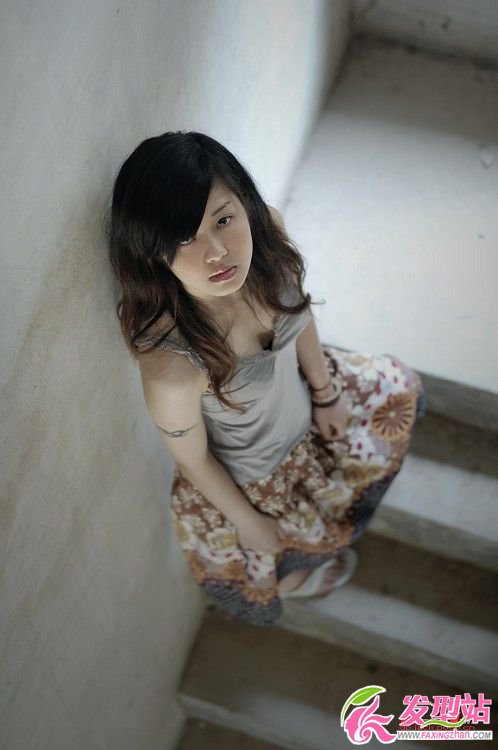 長發(fā)美女的感慨 人生寂寞如雪 長發(fā)美女的感慨 人生寂寞如雪
