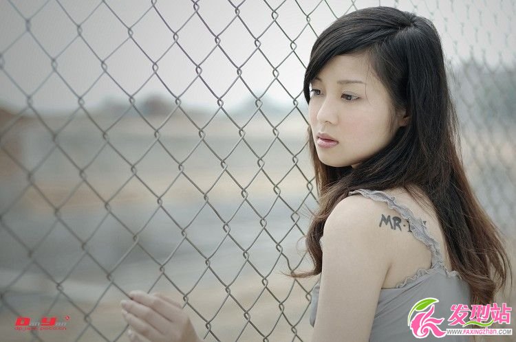 長(zhǎng)發(fā)美女的感慨 人生寂寞如雪 長(zhǎng)發(fā)美女的感慨 人生寂寞如雪