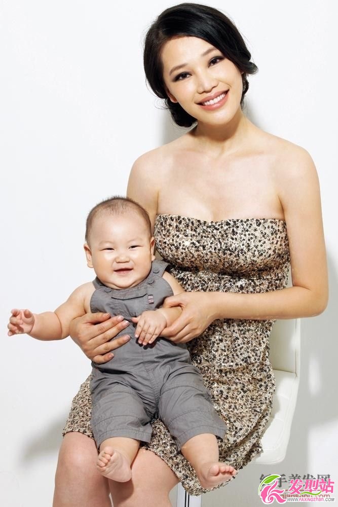孔維攜子出鏡一臉幸福 愛(ài)子乖巧可愛(ài) 孔維攜子出鏡一臉幸福 愛(ài)子乖巧可愛(ài)