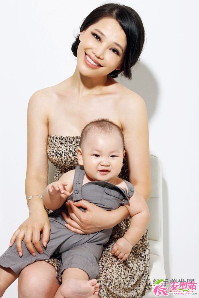 孔維攜子出鏡一臉幸福 愛(ài)子乖巧可愛(ài) 孔維攜子出鏡一臉幸福 愛(ài)子乖巧可愛(ài)