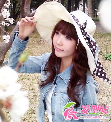 日系風格甜美卷發(fā) 公園自拍 日系風格甜美卷發(fā) 公園自拍