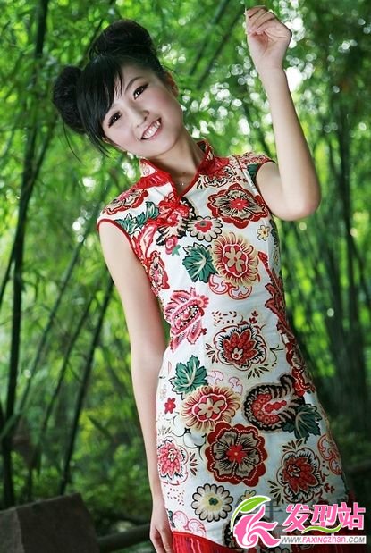 中國紅丫頭盤發(fā)發(fā)髻盡顯喜氣 中國紅丫頭盤發(fā)發(fā)髻盡顯喜氣