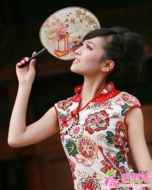中國紅丫頭盤發(fā)發(fā)髻盡顯喜氣 中國紅丫頭盤發(fā)發(fā)髻盡顯喜氣