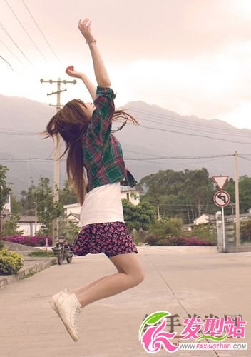 湖邊拍攝長直發(fā)美女 湖邊拍攝長直發(fā)美女