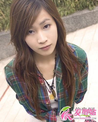 湖邊拍攝長直發(fā)美女 湖邊拍攝長直發(fā)美女