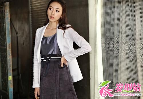 暗色格調(diào)卷發(fā) 高貴中透著憂郁 暗色格調(diào)卷發(fā) 高貴中透著憂郁