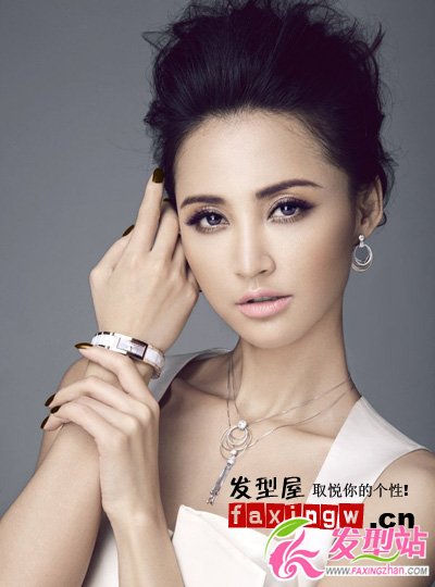 張歆藝封面大片 奢華女王氣場盤發(fā)圖片