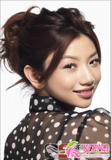 女生長(zhǎng)發(fā)發(fā)型自己家中設(shè)計(jì) 女生長(zhǎng)發(fā)發(fā)型自己家中設(shè)計(jì)