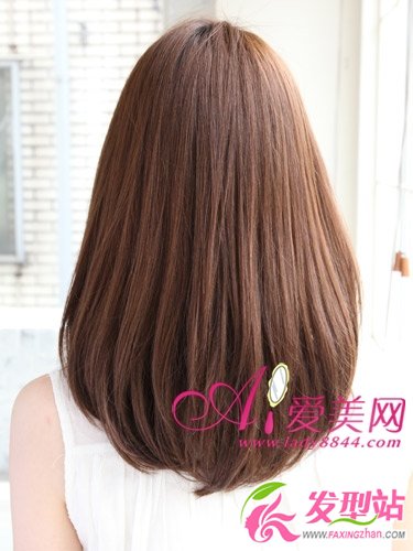 2012最熱發(fā)型 中分梨花頭修顏顯氣質(zhì)