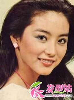18位瓊瑤女絕美發(fā)型耀人眼