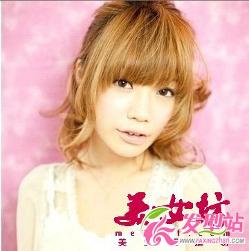 短發(fā)MM最愛 白色情人節(jié)清甜約會(huì)