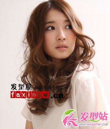 胖臉女生適合的中長發(fā)發(fā)型